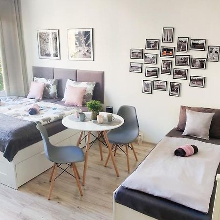 King Size Sunny Home 19 Minutes To Center Prag Exterior foto