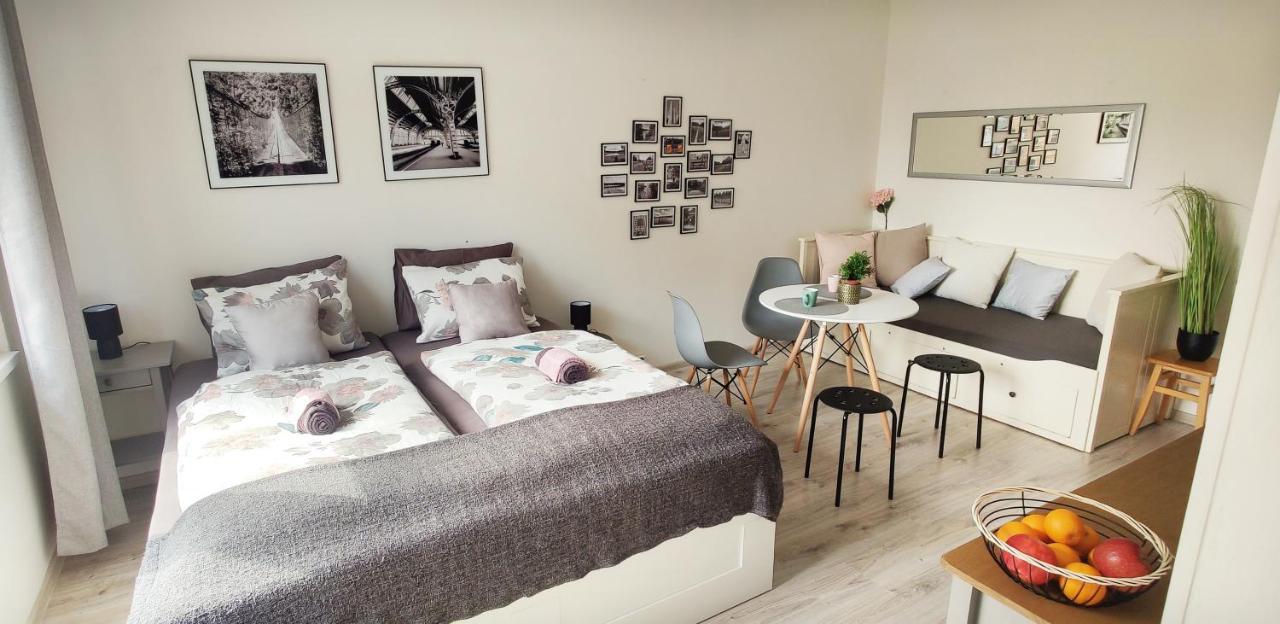 King Size Sunny Home 19 Minutes To Center Prag Exterior foto